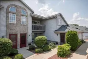 949 Quinlan Dr, Pewaukee, WI 53072 - Photo 1
