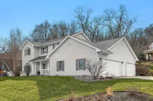 867 Olympic Dr, Onalaska, WI 54650 - Photo 1