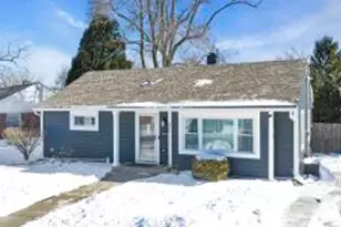 3211 Lakeview Cir, Racine, WI 53402 - Photo 1
