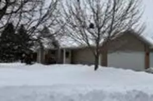 338 Woodridge Pl, Manitowoc, WI 54220 - Photo 1