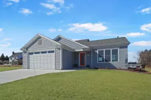 271 Hidden Bluff Rd, Belgium, WI 53013 - Photo 1
