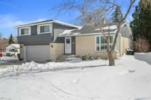 4614 N 107th St, Wauwatosa, WI 53225 - Photo 1