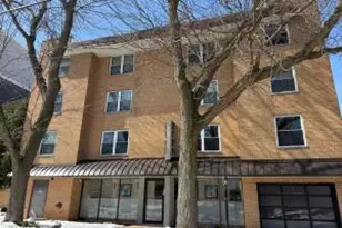 2121 N Cambridge Ave, Milwaukee, WI 53202 - Photo 1