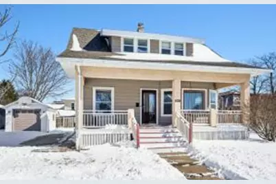 426 E Pleasant St, Oconomowoc, WI 53066 - Photo 1