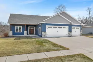 1703 Bridger Dr, Holmen, WI 54636 - Photo 1