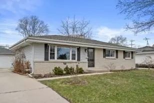 1553 Parknoll Ln, Port Washington, WI 53074 - Photo 1