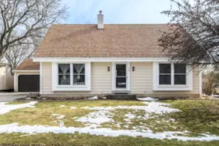 219 Willow Ct, Hartland, WI 53029 - Photo 1