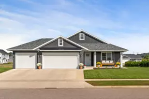1605 Waxwing Ln, Holmen, WI 54636 - Photo 1