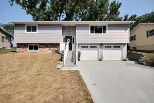 1025 Pierce St, Onalaska, WI 54650 - Photo 1