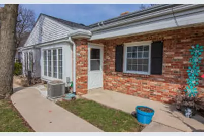 4915 W Colonial Ct, Greenfield, WI 53220 - Photo 1