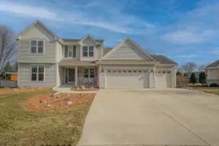 805 Red Fox Ct, Watertown, WI 53094 - Photo 1