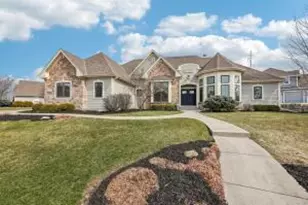 560 Birchwood Dr, Hartland, WI 53029 - Photo 1