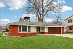 630 Pleasant Dr, Hartland, WI 53029 - Photo 1