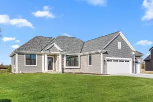 W251N2371 Valleyview Cir, Pewaukee, WI 53072 - Photo 1