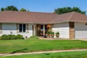613 Ridgeview Dr, Onalaska, WI 54650 - Photo 1