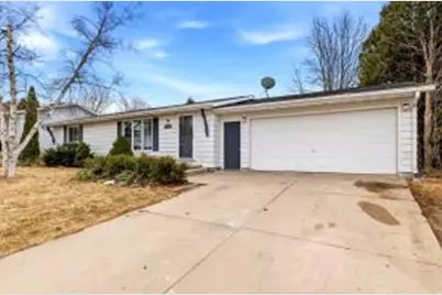 1221  Summit St, Manitowoc, WI 54220 - Photo 1