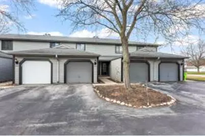 805 S Imperial Dr, Hartland, WI 53029 - Photo 1