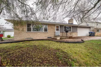 956  Bridgewood Dr, Neenah, WI 54956 - Photo 1
