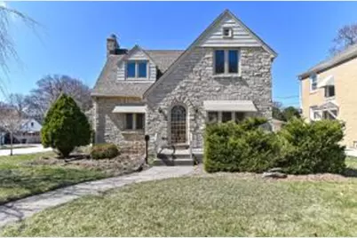 2505 N 82nd St, Wauwatosa, WI 53213 - Photo 1
