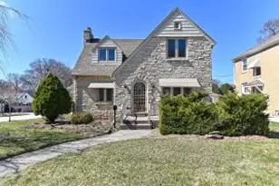 2505 N 82nd St, Wauwatosa, WI 53213 - Photo 1