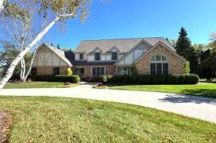 10116 N Waterleaf Dr, Mequon, WI 53092 - Photo 1