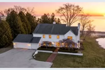 8035 N Beach Dr, Fox Point, WI 53217 - Photo 1
