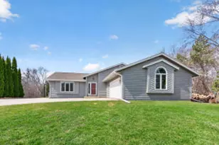 539 Beechwood Dr, Cedarburg, WI 53012 - Photo 1