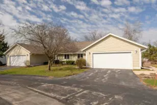 118 Harrogate Dr, Waukesha, WI 53188 - Photo 1