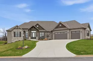 1636 Upland Ct, Hartland, WI 53029 - Photo 1