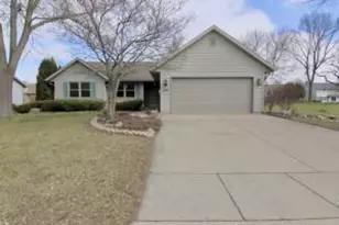702 Oakwood Ln, Watertown, WI 53094 - Photo 1