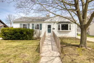 955 Lincoln Dr, West Bend, WI 53095 - Photo 1