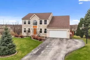 W134N6585 Lilly Creek Dr, Menomonee Falls, WI 53051 - Photo 1