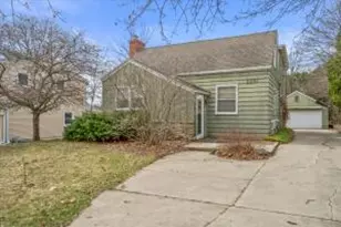 2207 N 119th St, Wauwatosa, WI 53226 - Photo 1
