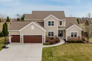 10194 S 34th St, Franklin, WI 53132 - Photo 1