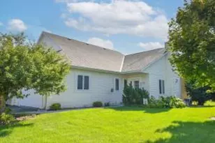 835 Bridlewood Dr, Hartford, WI 53027 - Photo 1