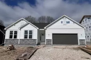 1121 Mt Vernon Dr, Hartford, WI 53027 - Photo 1