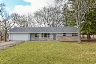 10905 W Oakwood Rd, Franklin, WI 53132 - Photo 1