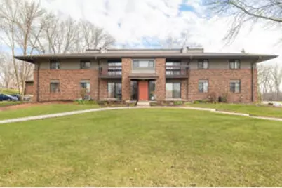 350  Park Hill Dr, Pewaukee, WI 53072 - Photo 1