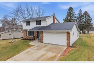 424 E Norport Dr, Port Washington, WI 53074 - Photo 1