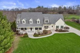 W282N4331 Somerset Ln, Delafield, WI 53072 - Photo 1