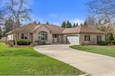 925  Greenway Ter, Hartland, WI 53029 - Photo 1