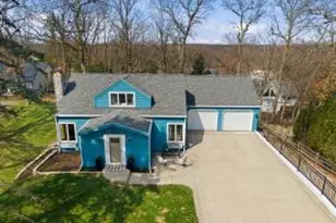 926 Sauganash Dr, Fontana, WI 53125 - Photo 1