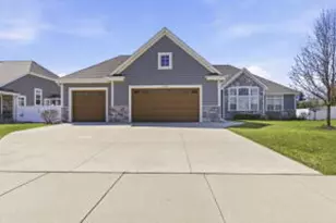 W47N863 Bobolink Ave, Cedarburg, WI 53012 - Photo 1