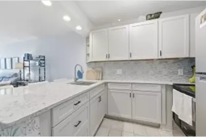 929 N Astor St, Milwaukee, WI 53202 - Photo 1