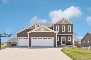 526 Spur Rd, Slinger, WI 53086 - Photo 1