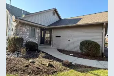 426  Oak Tree Ct, Hartland, WI 53029 - Photo 1