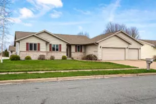 2205 Greenview Ln, Onalaska, WI 54650 - Photo 1