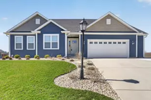 879 Amber Ln, Port Washington, WI 53074 - Photo 1