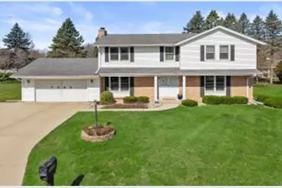 7245 N Wayside Ct, Glendale, WI 53209 - Photo 1