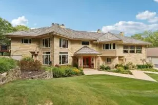 N1W31286 Hickory Hollow Ct, Delafield, WI 53018 - Photo 1